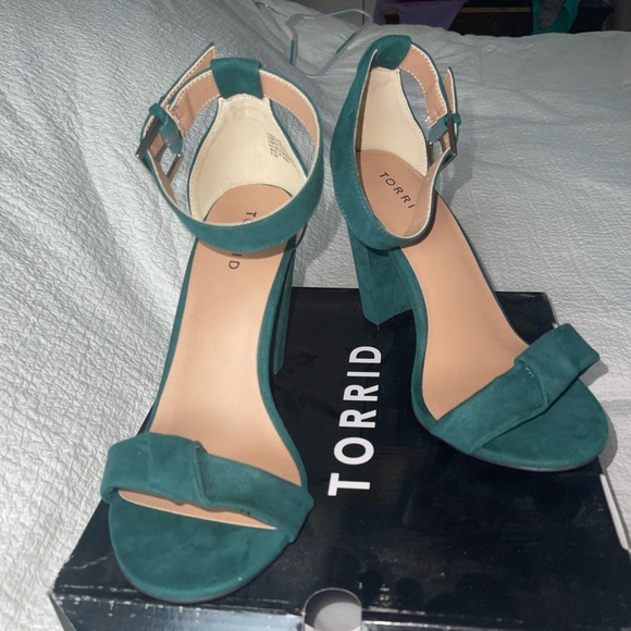 Torrid Emerald faux suede heel - Picture 5 of 7